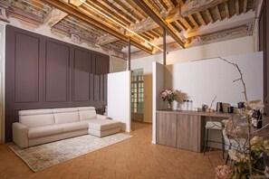 Royal Suite | Living area | 50-inch TV with satellite channels