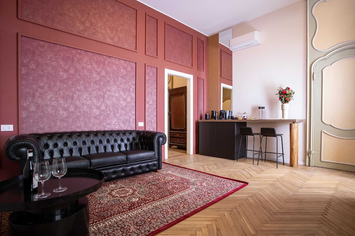 Junior Suite, City View | Living area