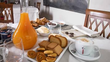 Daily buffet breakfast (EUR 13 per person)