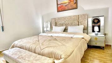 2 bedrooms, iron/ironing board, free WiFi, bed sheets