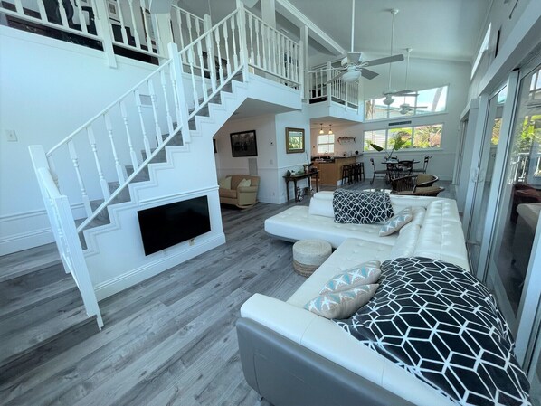 Living area - Beautiful 3 Bedroom Canal Home in Little Torch Key, FL w/ Great Boating Access (Little Torch Key)