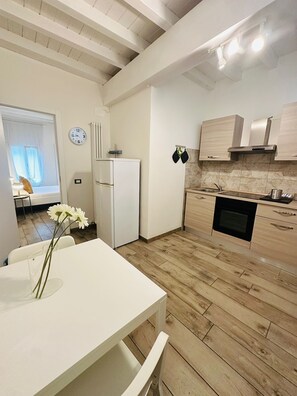 Kylskåp, ugn, spishäll och diskmaskin