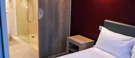 Ropa de cama hipoalergénica, escritorio, wifi gratis y ropa de cama
