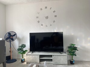 Living area - Beckton Docklands - 1 Bedroom - Sleeps 4 - Wifi (London)