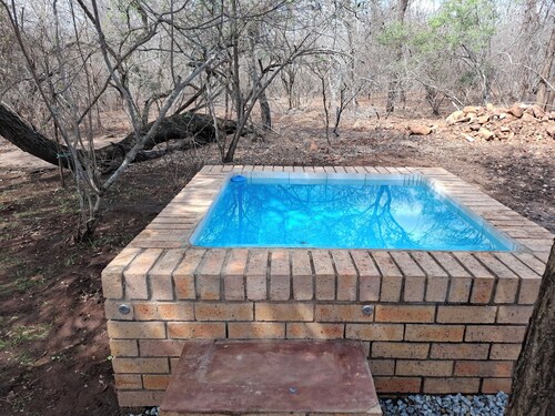 Charming 1-bedroom cottage in enchanting Marloth Park with WiFi, AC