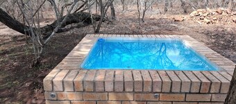 Charming 1-bedroom cottage in enchanting Marloth Park with WiFi, AC