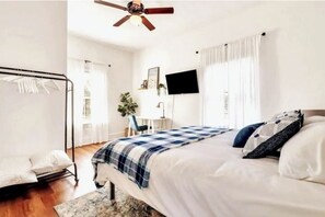 4 bedrooms, iron/ironing board, WiFi, bed sheets