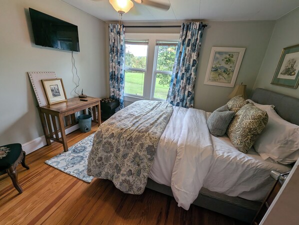 3 bedrooms, desk, iron/ironing board, WiFi