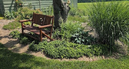 Charming 3-Bedroom Farmhouse in Scenic Pembroke, VA - Sleeps 8