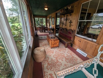 Charming 3-Bedroom Farmhouse in Scenic Pembroke, VA - Sleeps 8