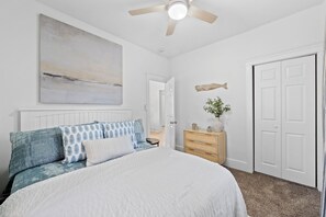 2 bedrooms, iron/ironing board, WiFi, bed sheets - Comfortable 2- Bedroom House In Cleveland 1330 (Cleveland)