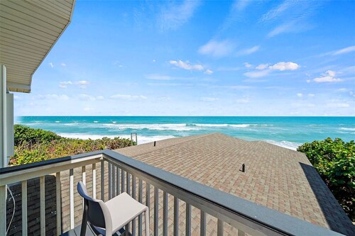 Turtle's Eggs Beach Front Unit# 02