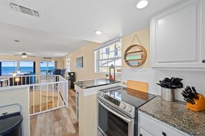 Mikrowelle, Ofen, Herdplatte, Geschirrspüler