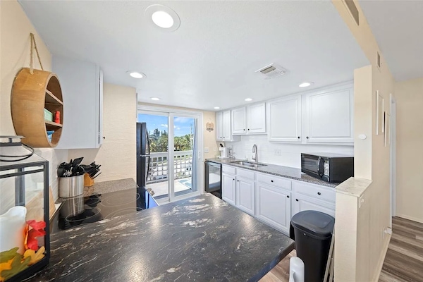 Microonde, forno, piano cottura, lavastoviglie