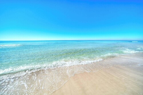 Panama City Beach Gulf Front condo at the fabulous Sunbird! Clean and comfy!