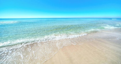 Panama City Beach Gulf Front condo at the fabulous Sunbird! Clean and comfy!