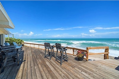 TURTLE'S EGGS BEACH FRONT UNIT#1