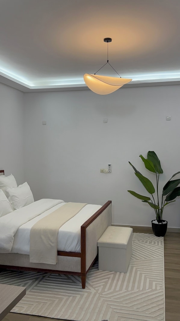 Comfort Apartment | 3 bedrooms, blackout drapes, iron/ironing board, free WiFi