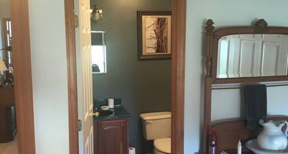 1st-floor guestroom with attached bath