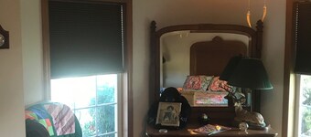 1st-floor guestroom with attached bath