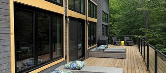 Sunny Shores Lakehouse