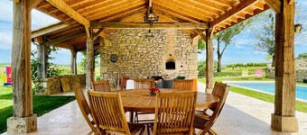 Rural charm, air-con, fast WiFi, close to village