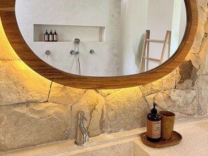 Bruser, hårtørrer, håndklæder, Sæbe