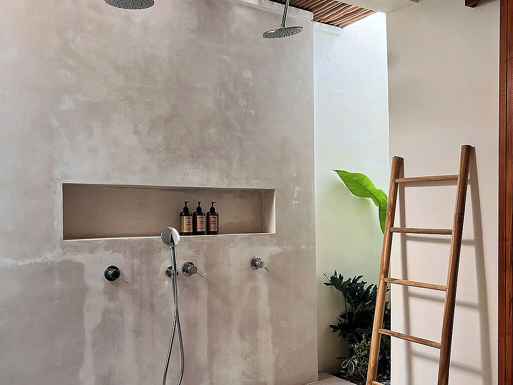 Haartrockner, Handtücher, Seife, Shampoo