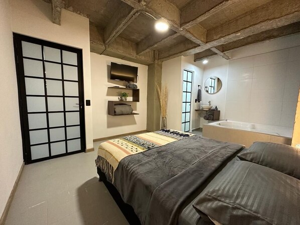 8 bedrooms, WiFi, bed sheets