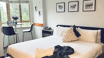 1 bedroom, individually decorated, individually furnished