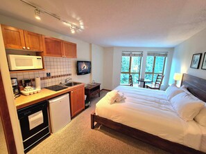 Suite Studio, 1 grand lit, bain à remous, vue montagne (Cascade - 430)