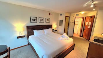 Studio Suite, 1 Queen Bed, Hot Tub, Mountain View (Cascade - 430)