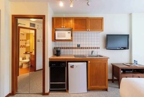 Studio Suite, 1 giường cỡ queen, bồn tắm nước nóng, quang cảnh núi (Cascade - 430) | Nội thất