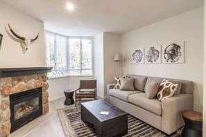 Fireplace - One Bedroom in Whistler Village - Unit 613 (Whistler)