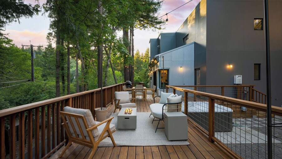 Mill Creek by Avantstay Modern Design, Patio, Hot Tub