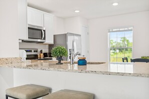 Fridge, microwave, oven, stovetop - Charming and spacious three bed, two full bath close to everything, sleeps 7 (Palm Bay)