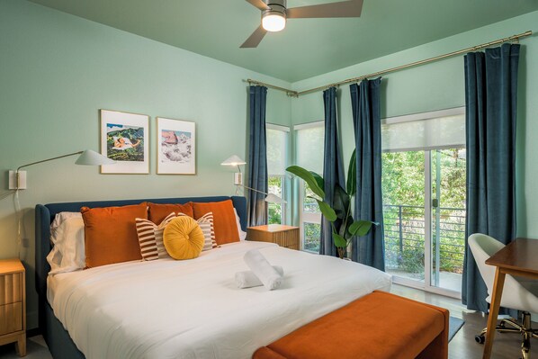 5 bedrooms, desk, iron/ironing board, travel cot