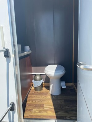 Bathroom - Chief Mountain Cabins (Cardston County)