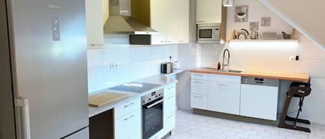 Refrigerador, microondas, horno, placa de cocina