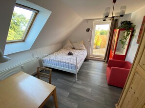 4 bedrooms, iron/ironing board, free WiFi, bed sheets
