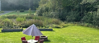 Country Charm: Cozy getaway in delightful Searsport 