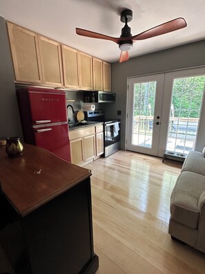 Micro-ondes, four, plaque de cuisson