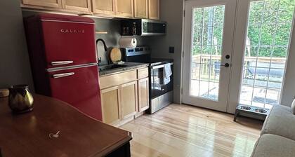 Country Charm: Cozy getaway in delightful Searsport