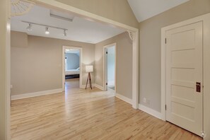 Interior - Charming 4-bedroom 3 bathroom home Centrally located Beautiful Victorian Home (Helena)