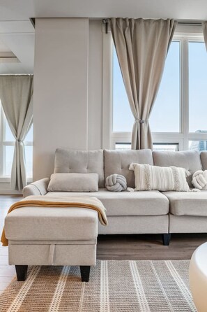 Smart TV, livros, escritórios, monitores de computador