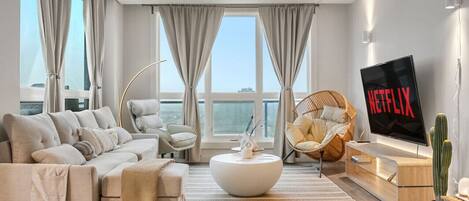 Smart-tv, bøger, kontorer, computerskærme