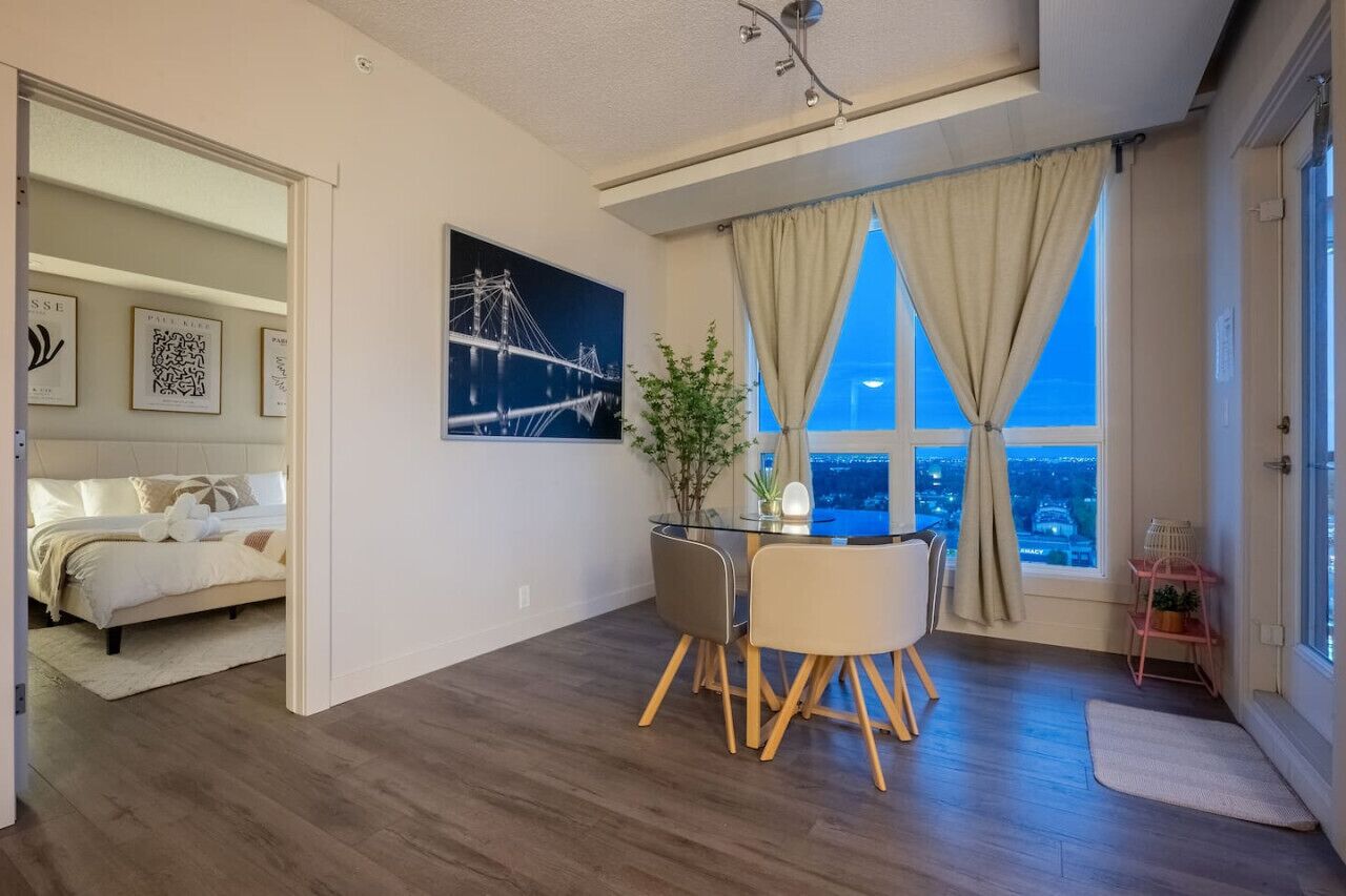 2 間睡房、書桌、熨斗/熨衫板、可攜式嬰兒床