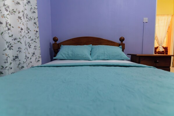 3 bedrooms, desk, iron/ironing board, WiFi