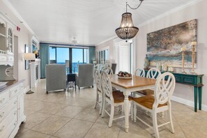 Appart'hôtel, plusieurs lits (Navarre Towers 504) | Restauration