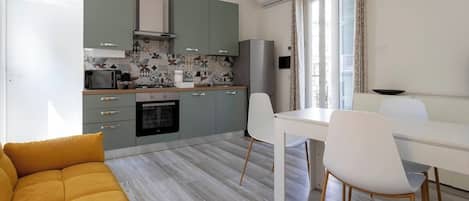 Fridge, microwave, oven, stovetop